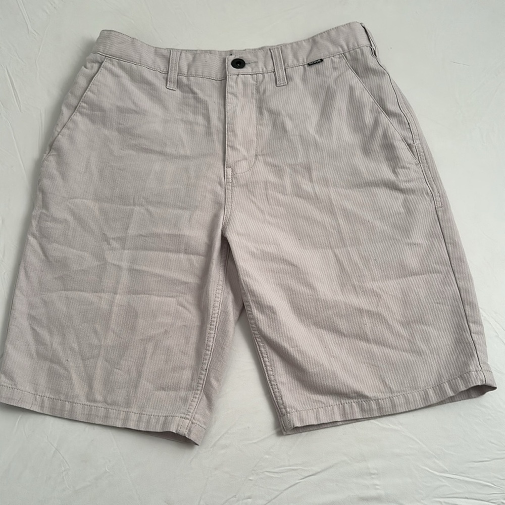 Hurley gray tonal stripe flat front zip and button closure stretch shorts